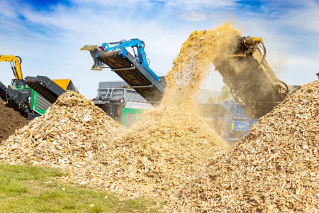 Live-Demonstration auf der Aktionsfläche Holz & Biomasse