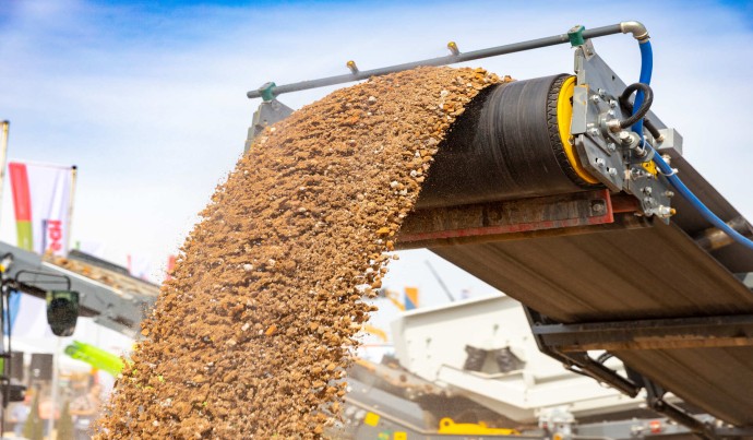 Conveyor system that transports waste