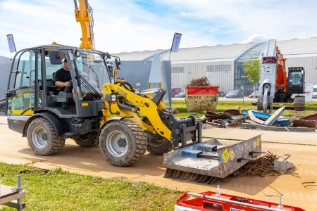 Schrottmaschine in Aktion