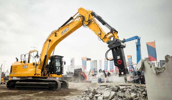 Demolition excavator in the attachments arena