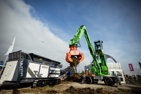 Demo am Messestand auf dem Freigelände der Messe Karlsruhe 