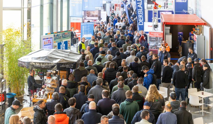 Besucher auf der RecyclingAKTIV und TiefbauLIVE
