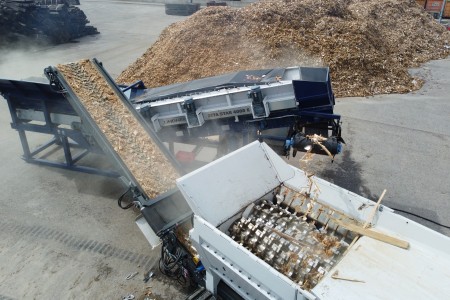The Urraco 4000 in action: Shredding wood 