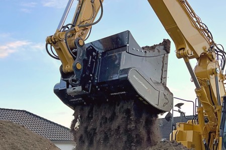 Soil trickles out of a bucket screeners from Predatore